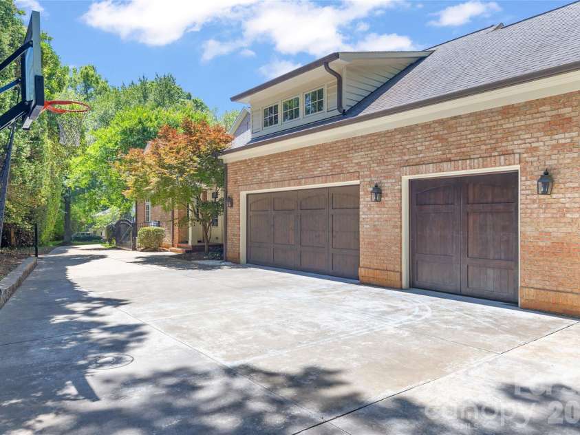 2816 Wheelock Road, Charlotte, NC 28211.  MLS# CAR4382105, YatesRealty ID 25821. 