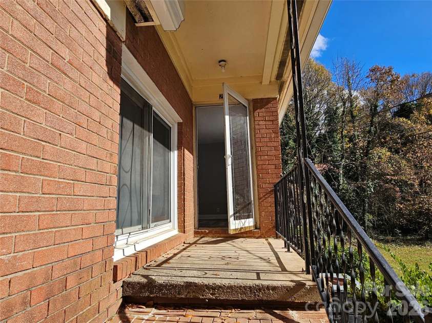 3110 Capitol Drive, Charlotte, NC 28208.  MLS# CAR4358193, YatesRealty ID 25822. 