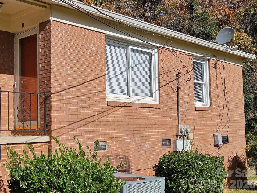 3110 Capitol Drive, Charlotte, NC 28208.  MLS# CAR4358193, YatesRealty ID 25822. 