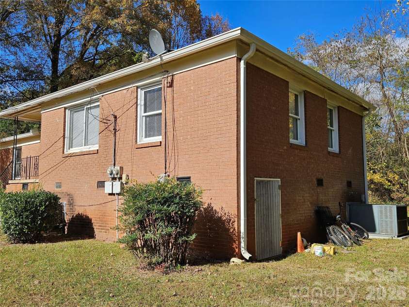 3110 Capitol Drive, Charlotte, NC 28208.  MLS# CAR4358193, YatesRealty ID 25822. 