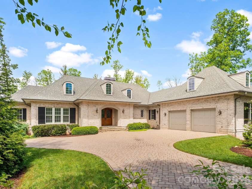 29 Stansbury Drive, Asheville, NC 28803.  MLS# CAR4373945, YatesRealty ID 25823. 