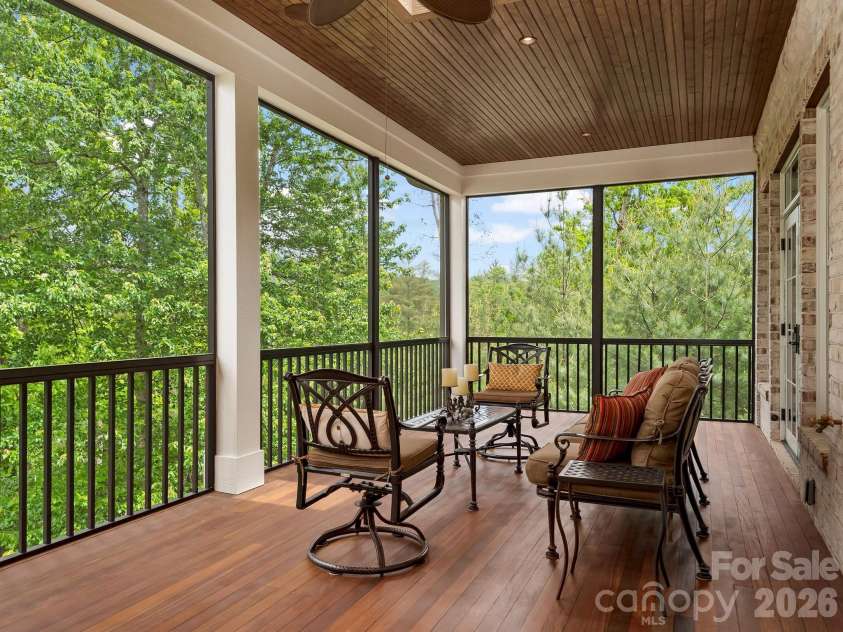29 Stansbury Drive, Asheville, NC 28803.  MLS# CAR4373945, YatesRealty ID 25823. 