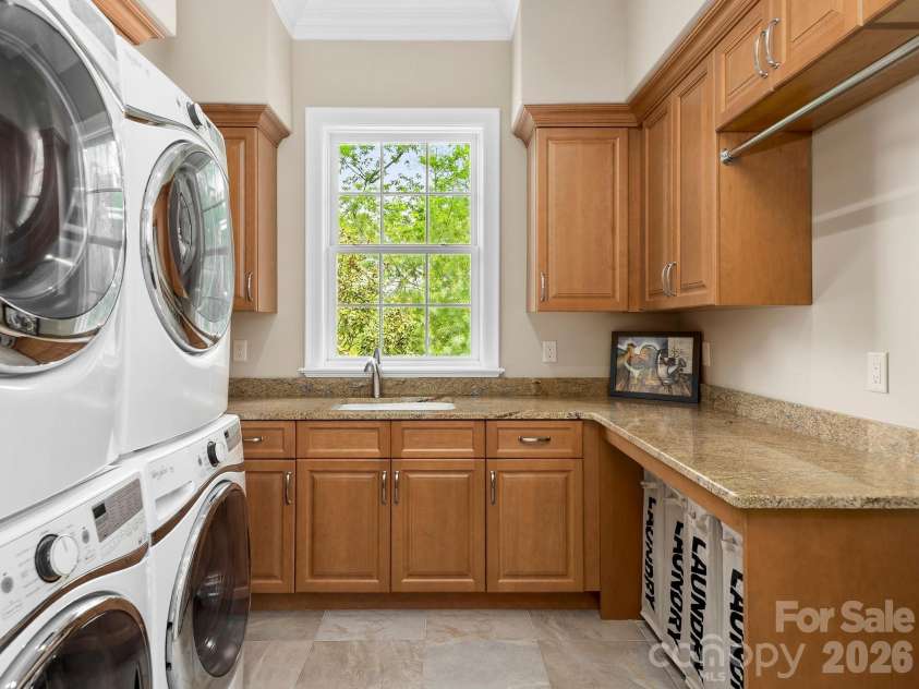 29 Stansbury Drive, Asheville, NC 28803.  MLS# CAR4373945, YatesRealty ID 25823. 