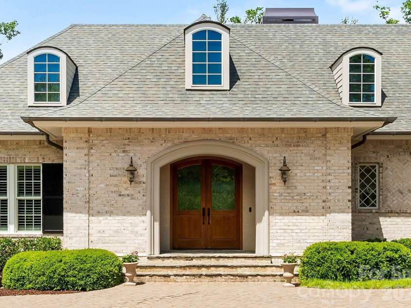 29 Stansbury Drive, Asheville, NC 28803.  MLS# CAR4373945, YatesRealty ID 25823. 