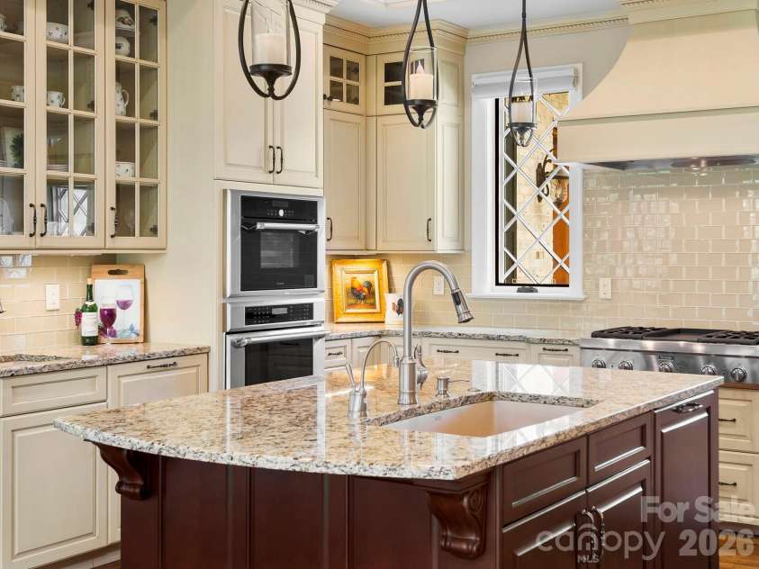 29 Stansbury Drive, Asheville, NC 28803.  MLS# CAR4373945, YatesRealty ID 25823. 