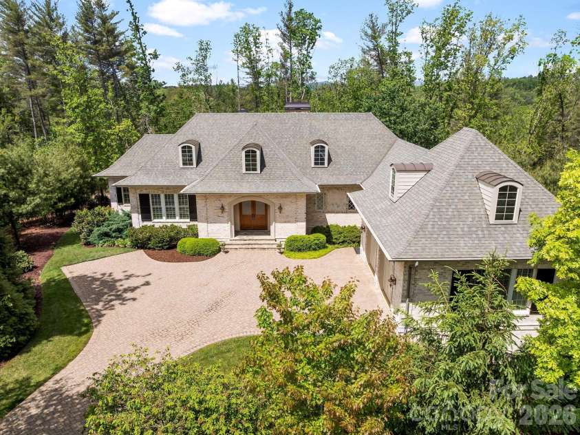 29 Stansbury Drive, Asheville, NC 28803.  MLS# CAR4373945, YatesRealty ID 25823. 