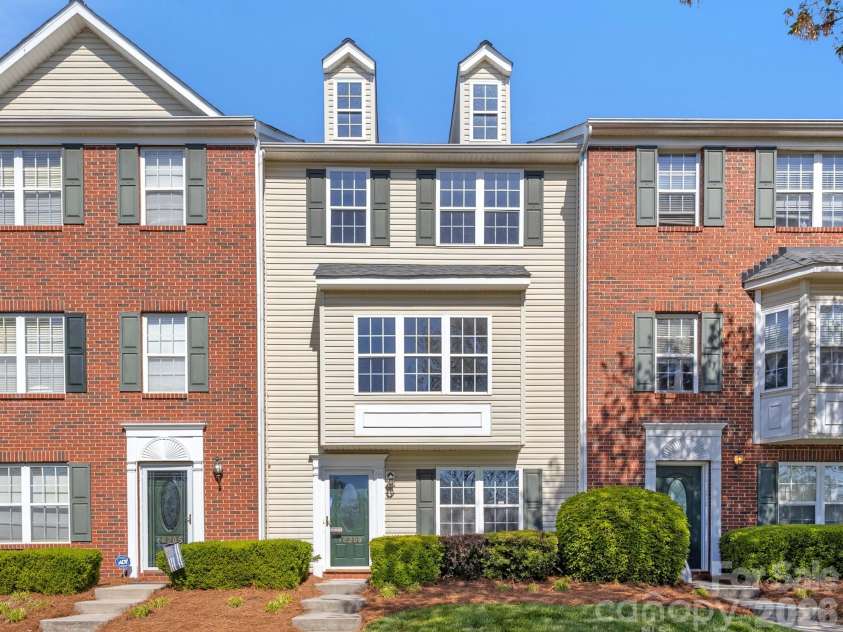 16209 Peachmont Drive, Cornelius, NC 28031.  MLS# CAR4365532, YatesRealty ID 25824. 
