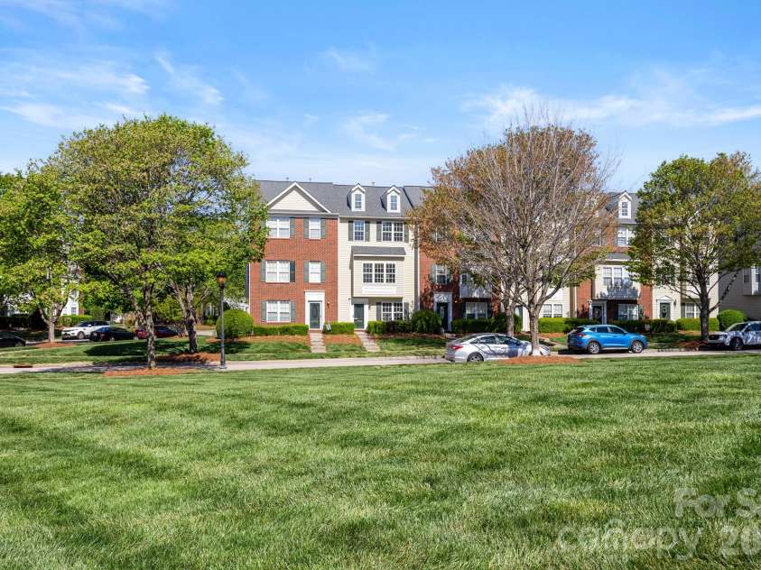 16209 Peachmont Drive, Cornelius, NC 28031.  MLS# CAR4365532, YatesRealty ID 25824. 