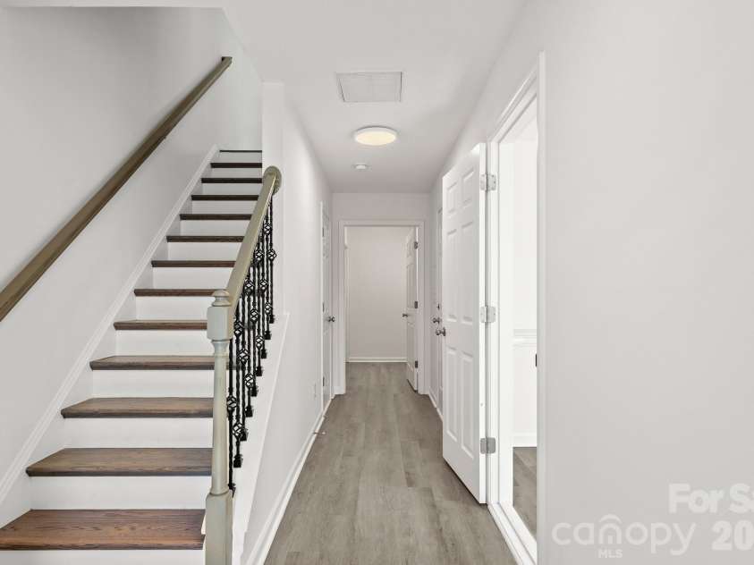 16209 Peachmont Drive, Cornelius, NC 28031.  MLS# CAR4365532, YatesRealty ID 25824. 
