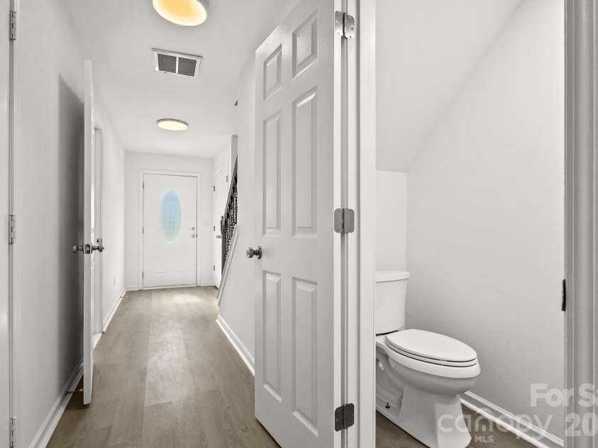 16209 Peachmont Drive, Cornelius, NC 28031.  MLS# CAR4365532, YatesRealty ID 25824. 