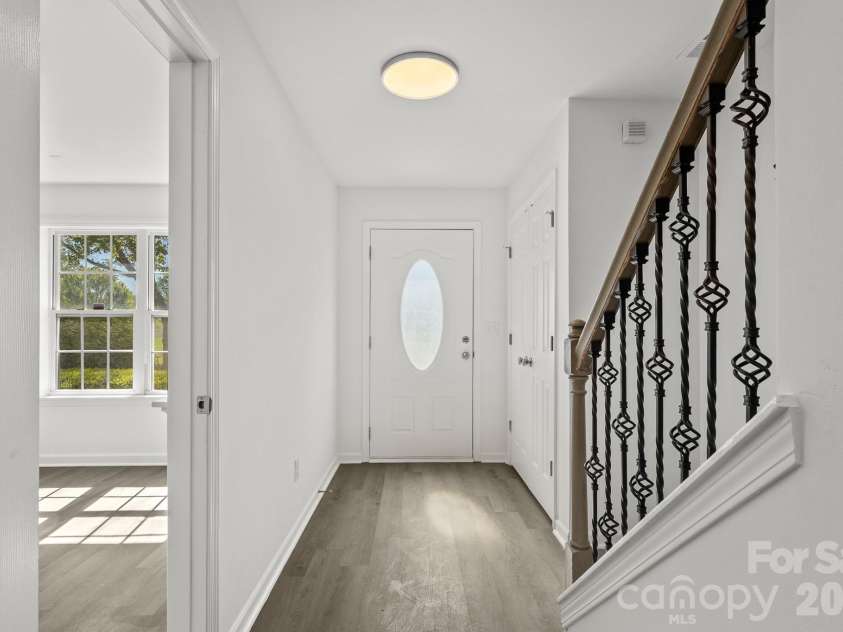16209 Peachmont Drive, Cornelius, NC 28031.  MLS# CAR4365532, YatesRealty ID 25824. 