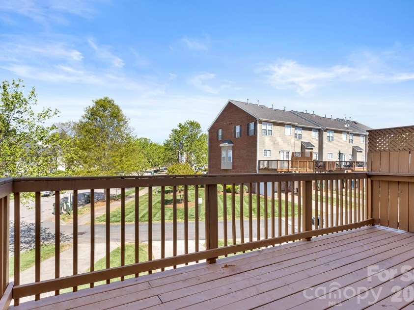 16209 Peachmont Drive, Cornelius, NC 28031.  MLS# CAR4365532, YatesRealty ID 25824. 