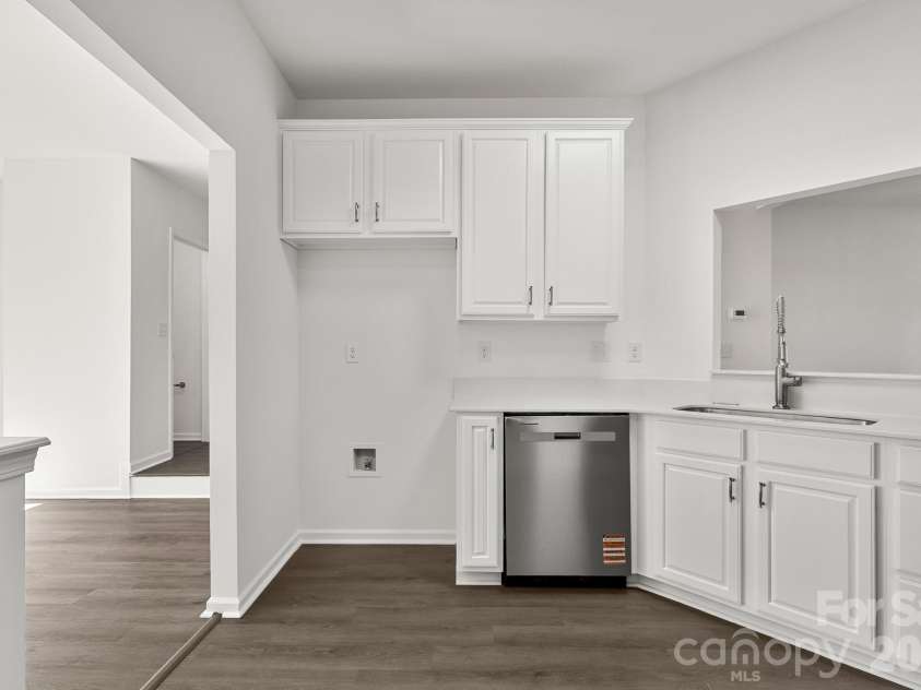 16209 Peachmont Drive, Cornelius, NC 28031.  MLS# CAR4365532, YatesRealty ID 25824. 
