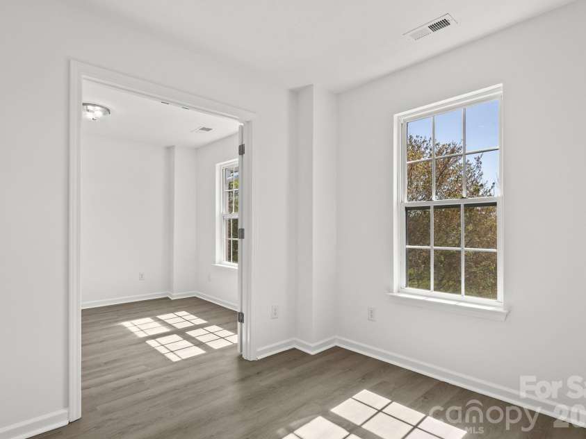 16209 Peachmont Drive, Cornelius, NC 28031.  MLS# CAR4365532, YatesRealty ID 25824. 