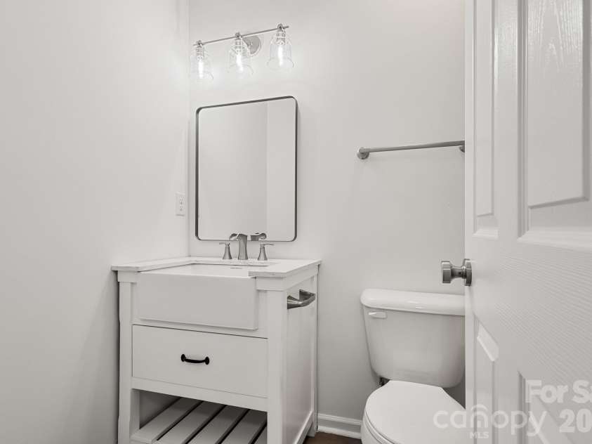 16209 Peachmont Drive, Cornelius, NC 28031.  MLS# CAR4365532, YatesRealty ID 25824. 