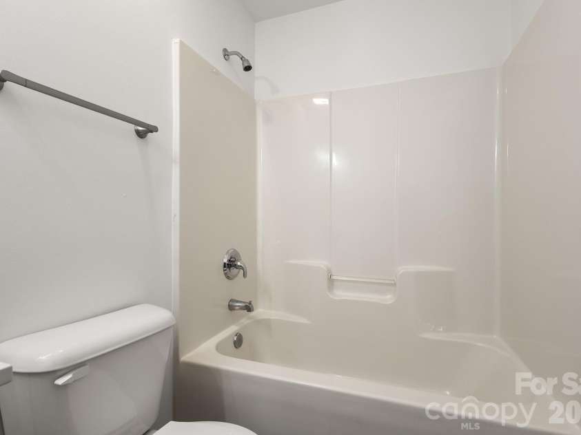 16209 Peachmont Drive, Cornelius, NC 28031.  MLS# CAR4365532, YatesRealty ID 25824. 