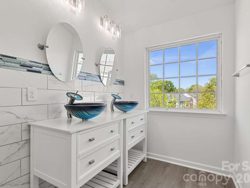 16209 Peachmont Drive, Cornelius, NC 28031.  MLS# CAR4365532, YatesRealty ID 25824. 