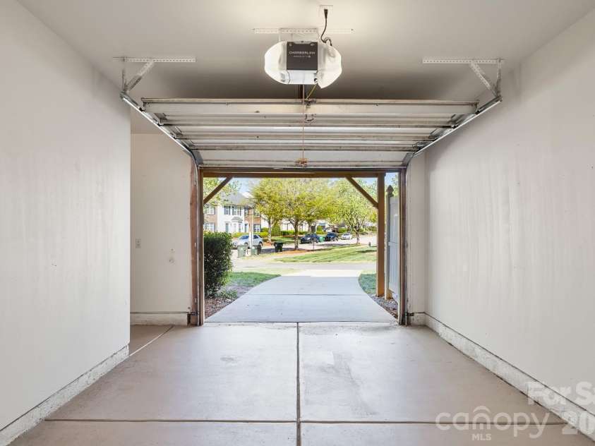 16209 Peachmont Drive, Cornelius, NC 28031.  MLS# CAR4365532, YatesRealty ID 25824. 