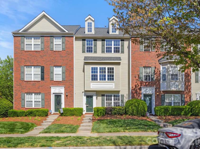 16209 Peachmont Drive, Cornelius, NC 28031.  MLS# CAR4365532, YatesRealty ID 25824. 