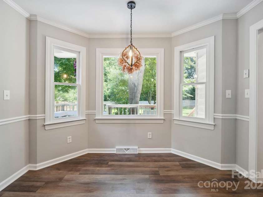 10206 Washam Potts Road, Cornelius, NC 28031.  MLS# CAR4273009, YatesRealty ID 25825. Eat-In Kitchen