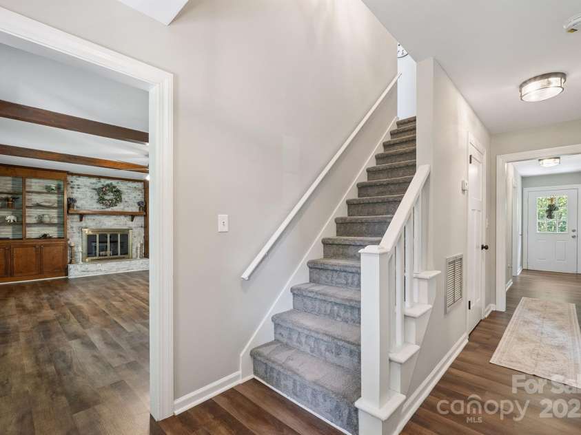 10206 Washam Potts Road, Cornelius, NC 28031.  MLS# CAR4273009, YatesRealty ID 25825. Foyer