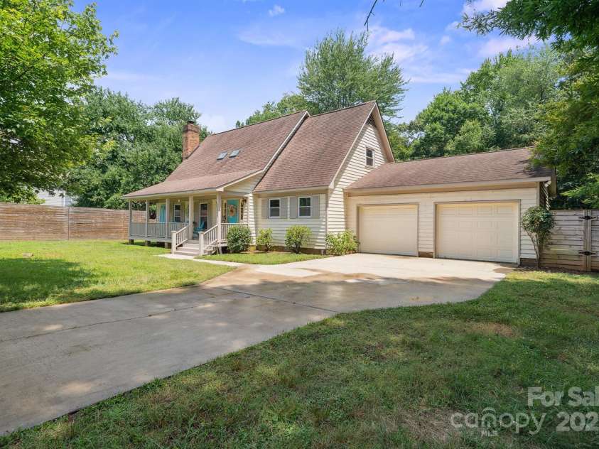 10206 Washam Potts Road, Cornelius, NC 28031.  MLS# CAR4273009, YatesRealty ID 25825. Front of Home