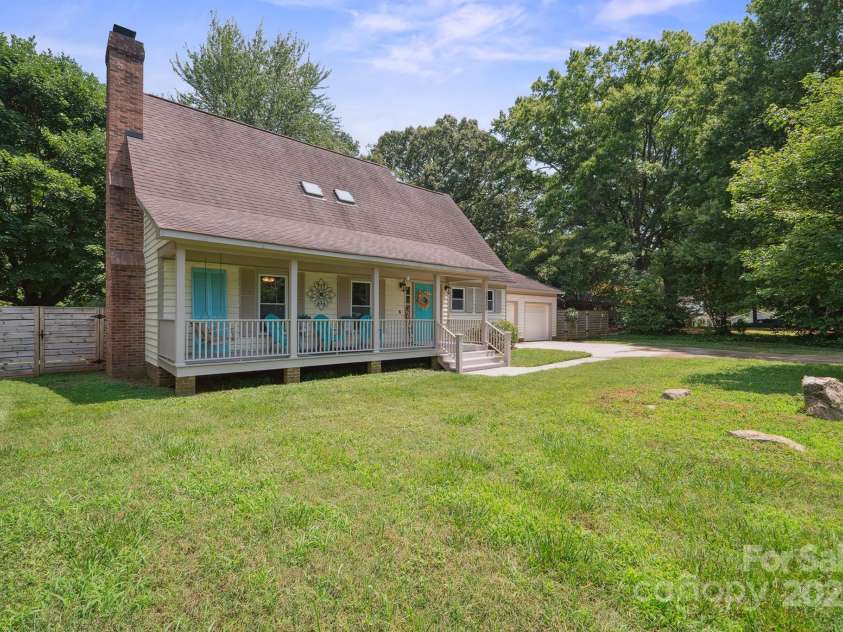 10206 Washam Potts Road, Cornelius, NC 28031.  MLS# CAR4273009, YatesRealty ID 25825. Front of Home