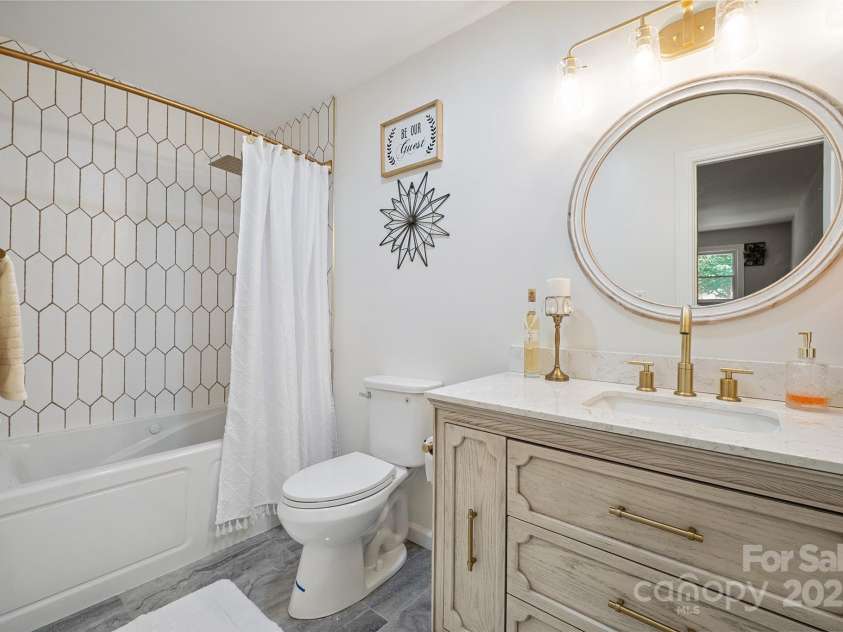 10206 Washam Potts Road, Cornelius, NC 28031.  MLS# CAR4273009, YatesRealty ID 25825. Primary Bathroom