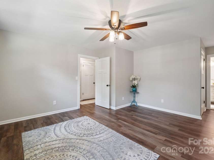 10206 Washam Potts Road, Cornelius, NC 28031.  MLS# CAR4273009, YatesRealty ID 25825. Primary Bedroom