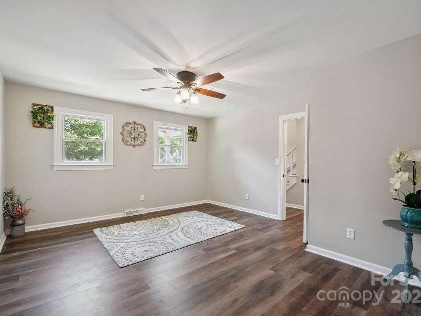 10206 Washam Potts Road, Cornelius, NC 28031.  MLS# CAR4273009, YatesRealty ID 25825. Primary Bedroom