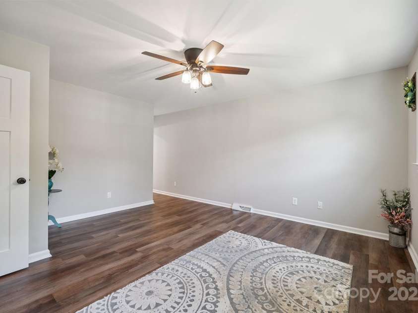 10206 Washam Potts Road, Cornelius, NC 28031.  MLS# CAR4273009, YatesRealty ID 25825. Primary Bedroom