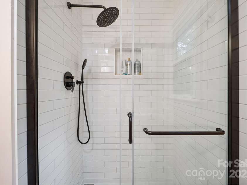 10206 Washam Potts Road, Cornelius, NC 28031.  MLS# CAR4273009, YatesRealty ID 25825. Upstairs Bathroom