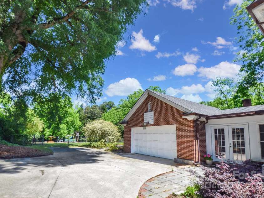 1101 Pee Dee Avenue, Albemarle, NC 28001.  MLS# CAR4255750, YatesRealty ID 25827. 