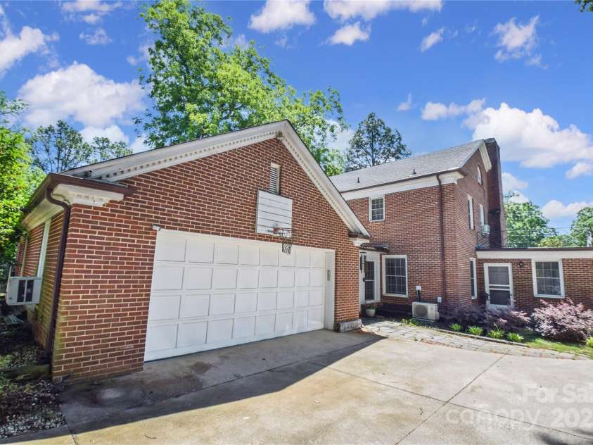 1101 Pee Dee Avenue, Albemarle, NC 28001.  MLS# CAR4255750, YatesRealty ID 25827. 