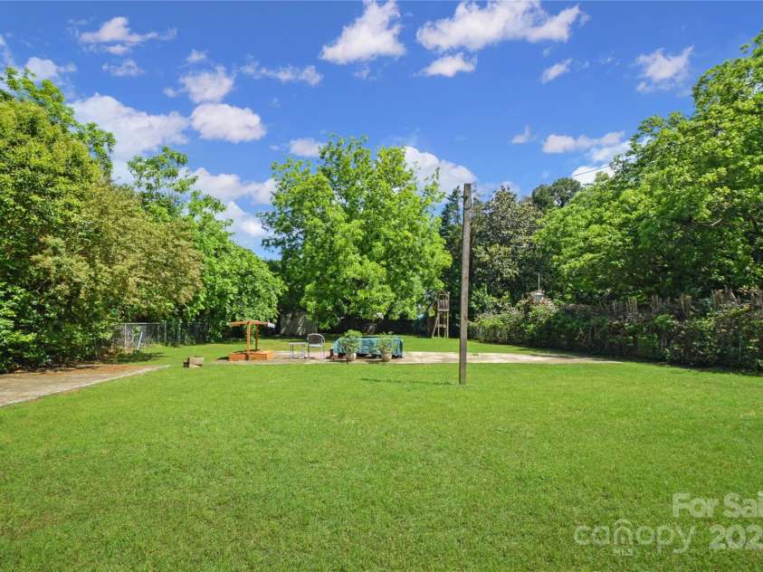 1101 Pee Dee Avenue, Albemarle, NC 28001.  MLS# CAR4255750, YatesRealty ID 25827. 