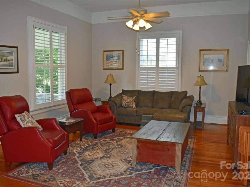 318 Laurel Street, Lincolnton, NC 28092.  MLS# CAR4273620, YatesRealty ID 25828. 