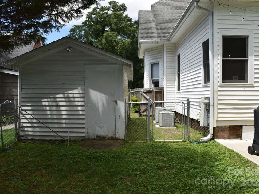 318 Laurel Street, Lincolnton, NC 28092.  MLS# CAR4273620, YatesRealty ID 25828. 