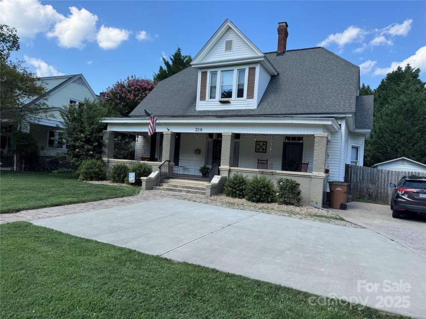 318 Laurel Street, Lincolnton, NC 28092.  MLS# CAR4273620, YatesRealty ID 25828. 