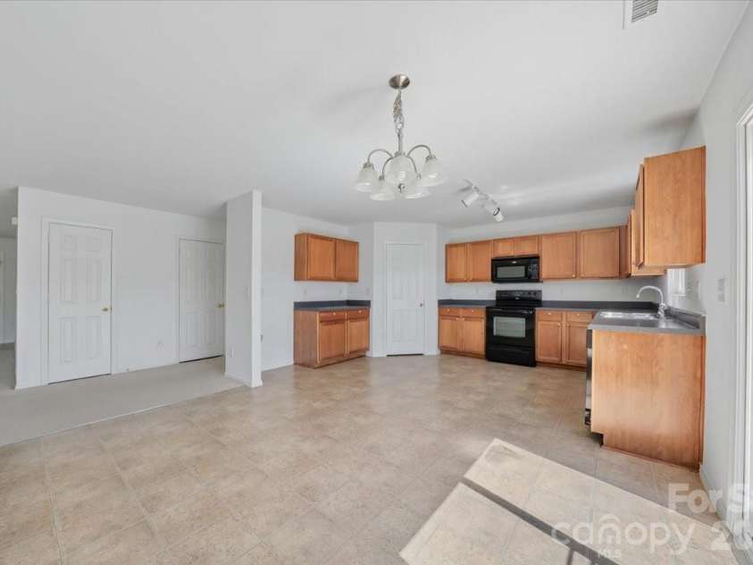 1000 Silverberry Street, Gastonia, NC 28054.  MLS# CAR4377889, YatesRealty ID 25829. Dining Area/Kitchen