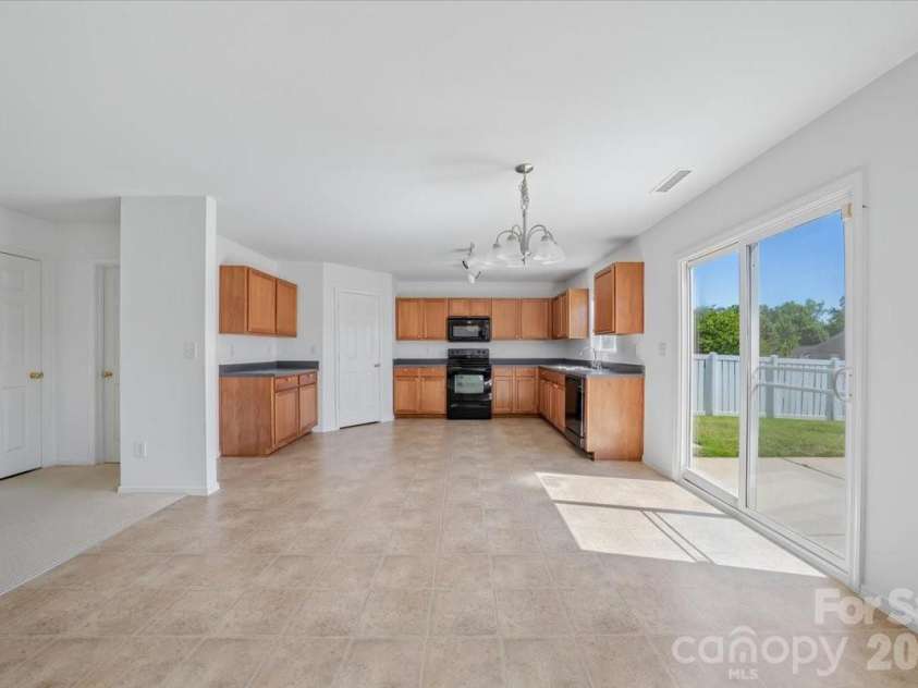 1000 Silverberry Street, Gastonia, NC 28054.  MLS# CAR4377889, YatesRealty ID 25829. Dining Area/Kitchen