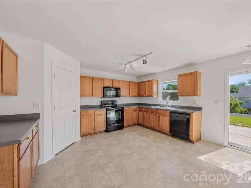 1000 Silverberry Street, Gastonia, NC 28054.  MLS# CAR4377889, YatesRealty ID 25829. Kitchen