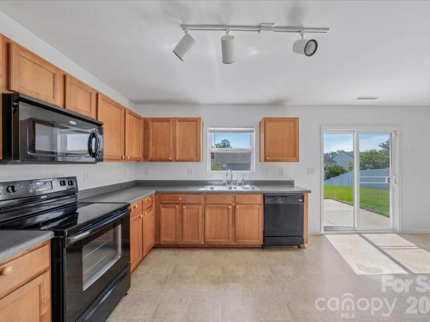 1000 Silverberry Street, Gastonia, NC 28054.  MLS# CAR4377889, YatesRealty ID 25829. Kitchen