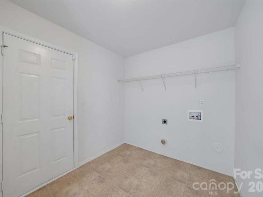 1000 Silverberry Street, Gastonia, NC 28054.  MLS# CAR4377889, YatesRealty ID 25829. Laundry Room