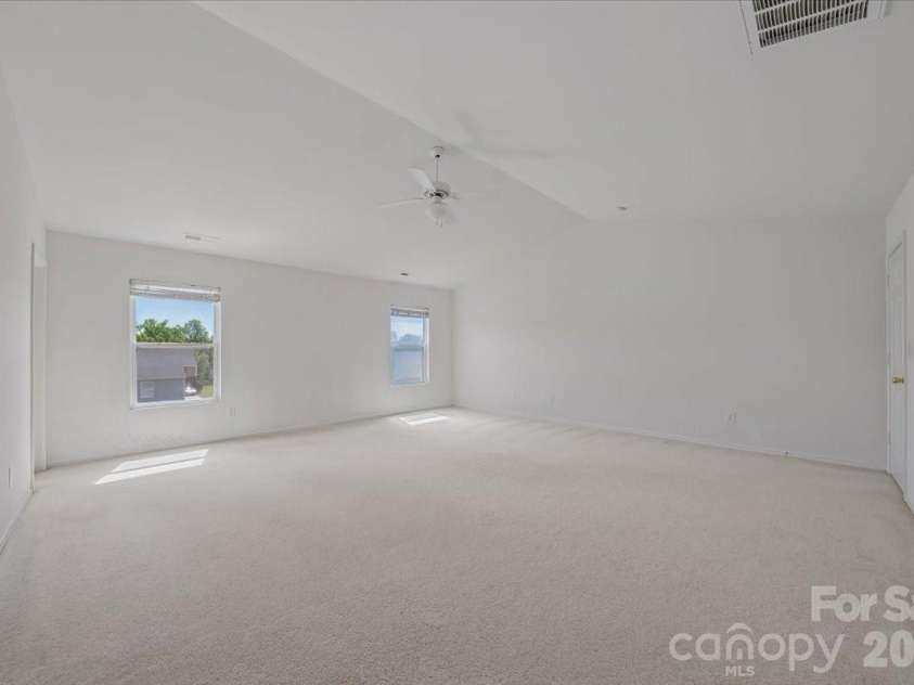 1000 Silverberry Street, Gastonia, NC 28054.  MLS# CAR4377889, YatesRealty ID 25829. Primary Bathroom