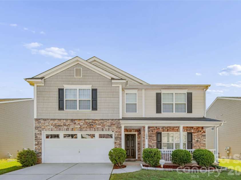 1000 Silverberry Street, Gastonia, NC 28054.  MLS# CAR4377889, YatesRealty ID 25829. Welcome Home!