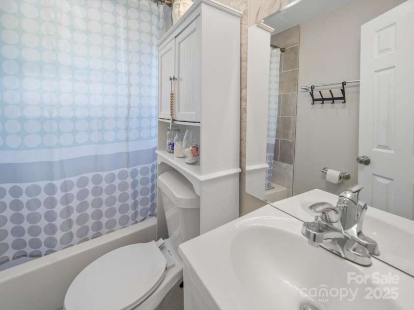 339 Arnold Street, Rock Hill, SC 29730.  MLS# CAR4263980, YatesRealty ID 25829. Bathroom