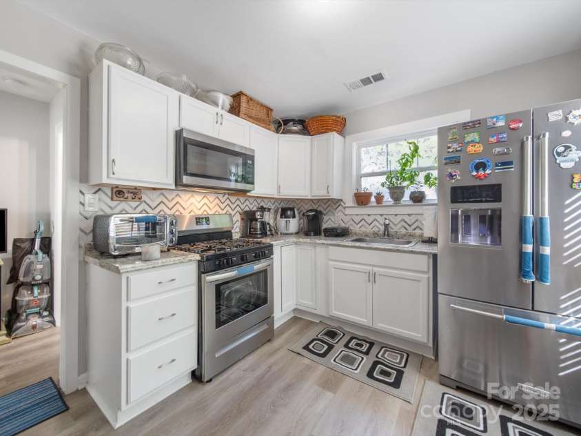 339 Arnold Street, Rock Hill, SC 29730.  MLS# CAR4263980, YatesRealty ID 25829. Kitchen