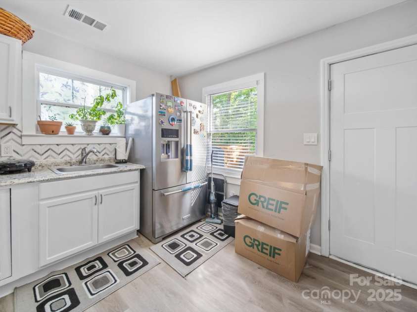 339 Arnold Street, Rock Hill, SC 29730.  MLS# CAR4263980, YatesRealty ID 25829. Kitchen