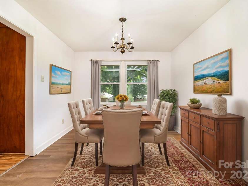 4250 Center Street, Hickory, NC 28601.  MLS# CAR4262798, YatesRealty ID 2583. Dining Rom *Virtually Staged*