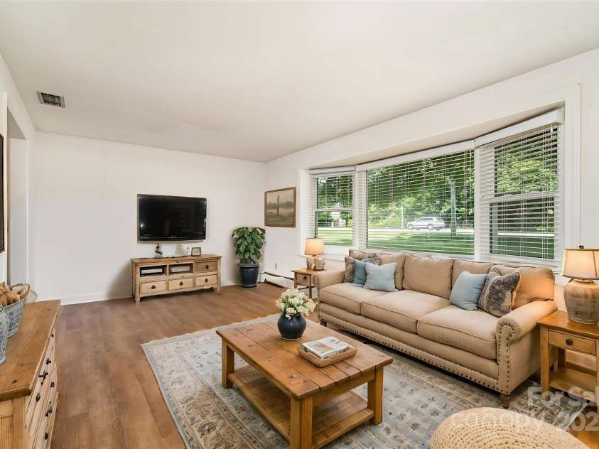 4250 Center Street, Hickory, NC 28601.  MLS# CAR4262798, YatesRealty ID 2583. Living Room *Virtually Staged*